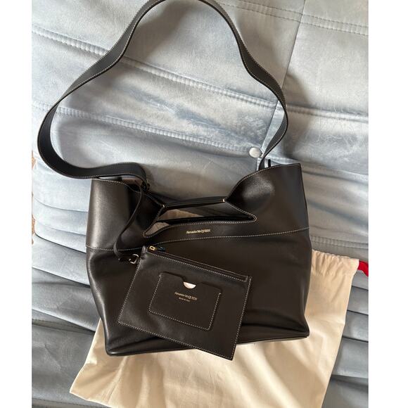 Alexander McQueen Bow Small in Black shoulder bag - Picture 11 of 11